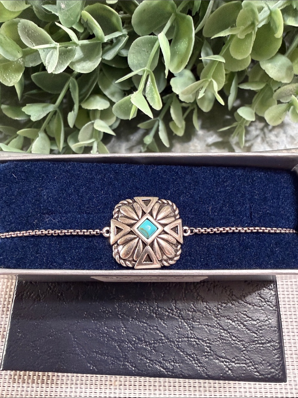 Montana Silversmiths Desert Sage Turquoise Bracelet - Picture 4 of 10